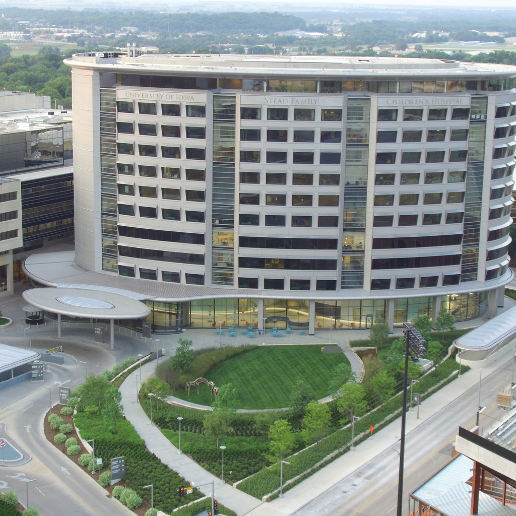 Stead Family Children's Hospital exterior image